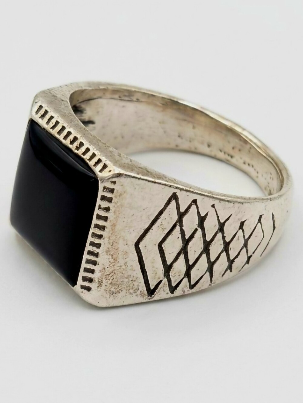 BLACK ONYX TITANIUM NEW SIZE 11 MENS ENGRAVED RING